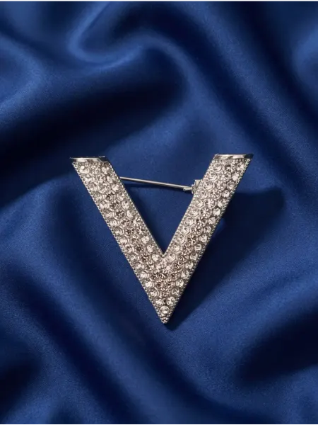 FOR YOU ESPECIALLY 673 Брошь В - Виктория - V - сер