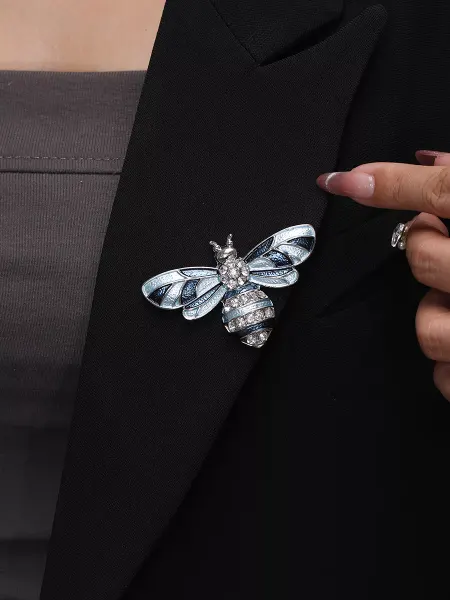 Fancy Lady Брошь на магните пчелиная со стразами