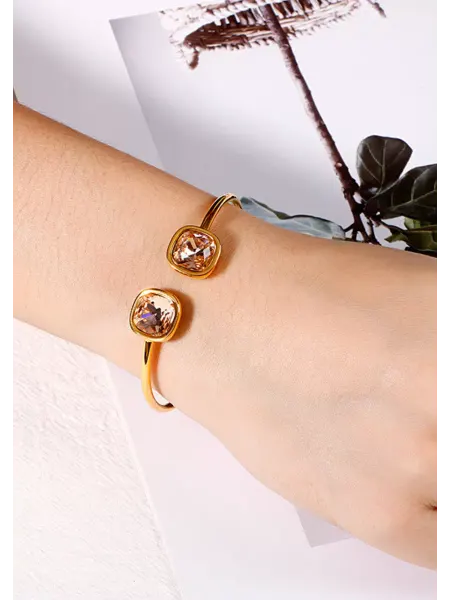 KOROLEVA Jewerly Браслет-кафф тонкий с квадратными кристаллами золотистый