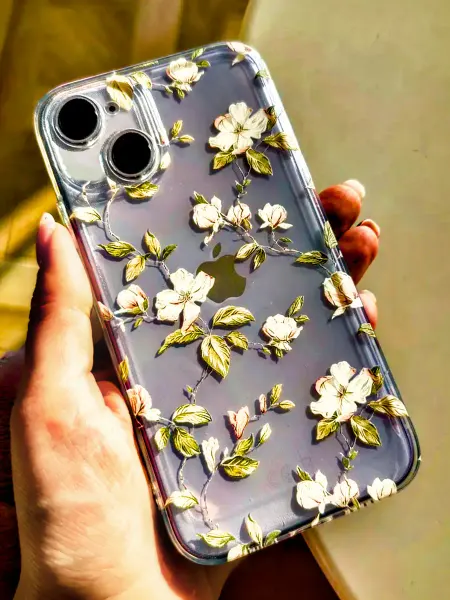 Banana! Чехол на iPhone 13 с цветами