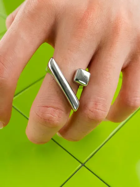DESIGNER JEWERLY Регулируемое кольцо крупное, незамкнутое