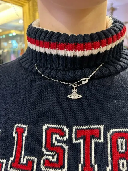 Колье Сатурн в стиле Vivienne Westwood с булавкой
