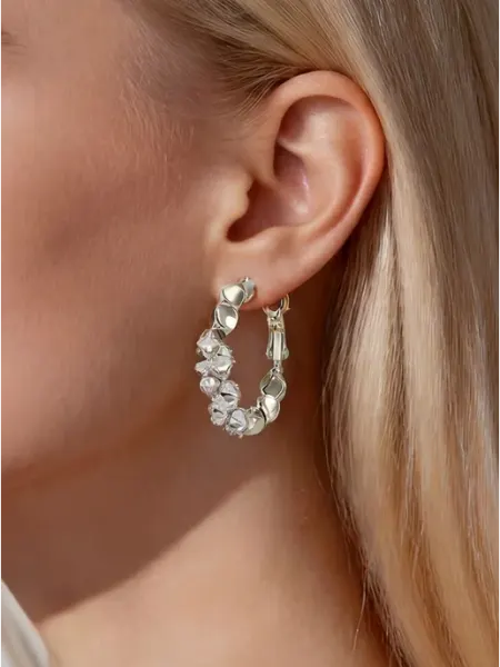 Изящные серебристые серьги-кольца со