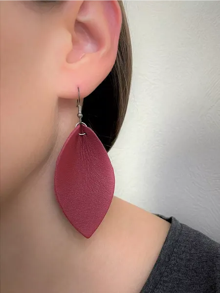 Divalli Красные кожаные серьги капельки