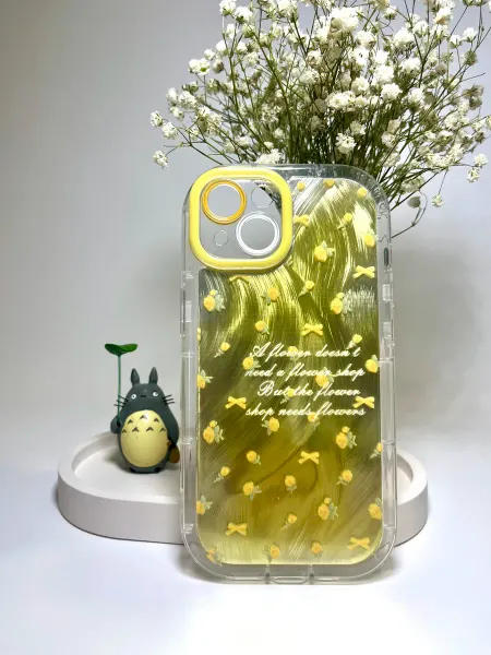 Чехол на iPhone 15 перламутровый желтый