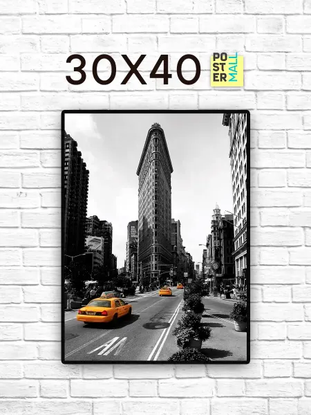 Poster Mall Постер на стену Чернобелый Нью-Йорк с желтым такси 30х40