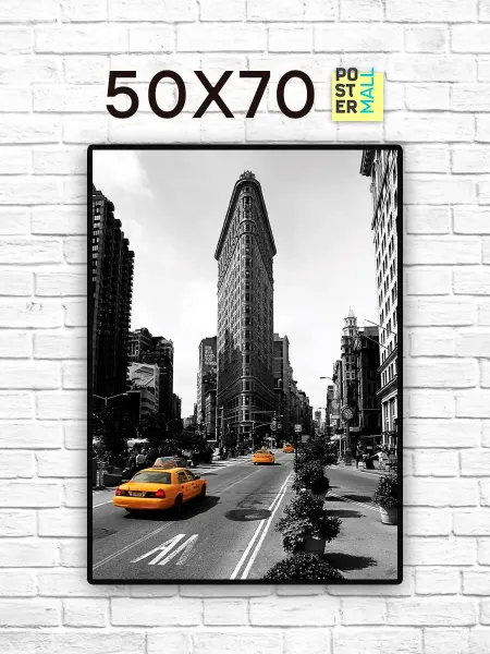 Poster Mall Постер на стену Чернобелый Нью-Йорк с желтым такси 50х70