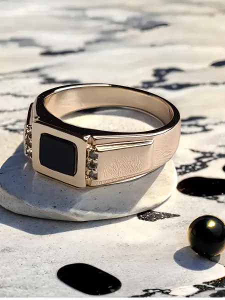 Fallon Jewelry Кольцо печатка из медицинского сплава, бижутерия