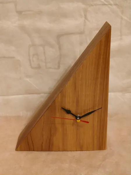 ADOZERUS Часы настенные, настольные (треугольник) «EKO WOOD», Ясень