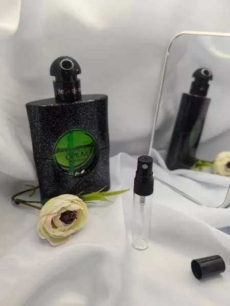 Black Opium Illicit Green Отливант Ив Сан Лоран Иликит Грин