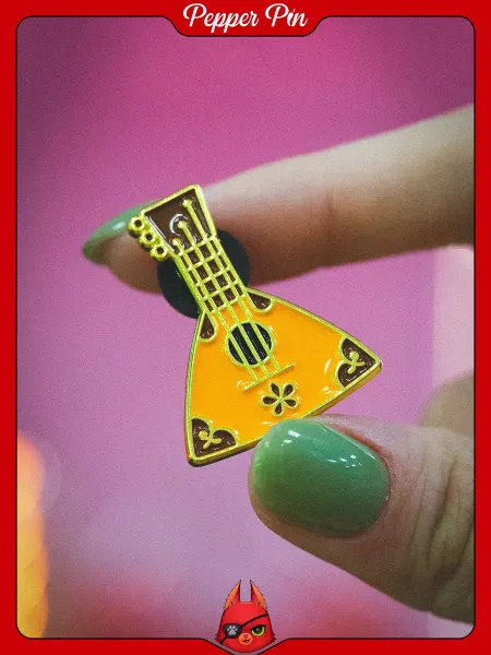 Pepper Pin Металлическая брошь на рюкзак балалайка