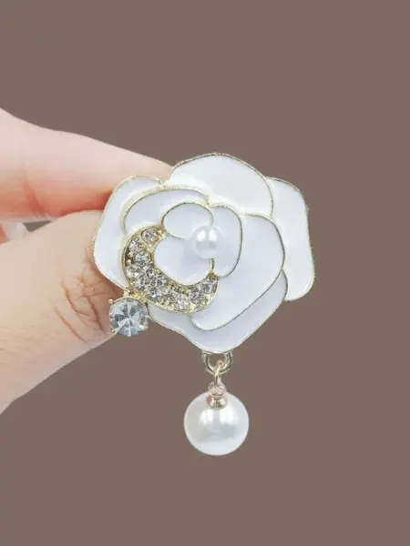 Fashion Jewelry Брошь роза белая с жемчужиной