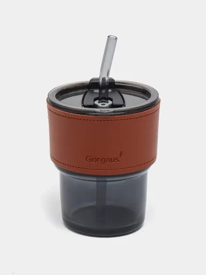 Стеклянный стакан с трубочкой и крышкой