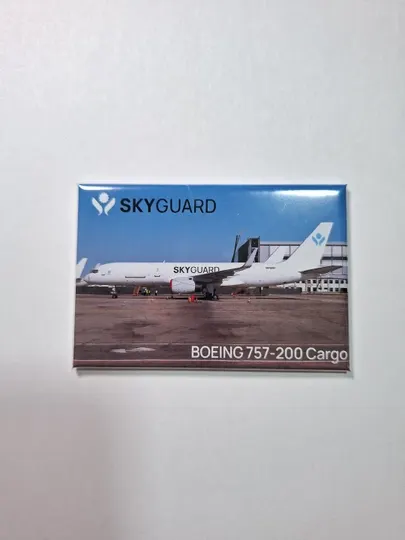 Фото магнит (авиасувенир), фото грузового самолёта Boeing 757-200 Sky Guard, размер 8x5 см
