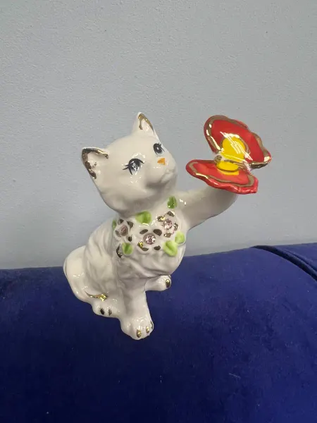 Статуэтка Кошка с бабочкой