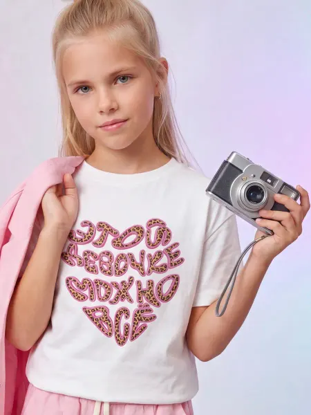 Hype merch. Детская футболка с принтом Этой девочке можно всё