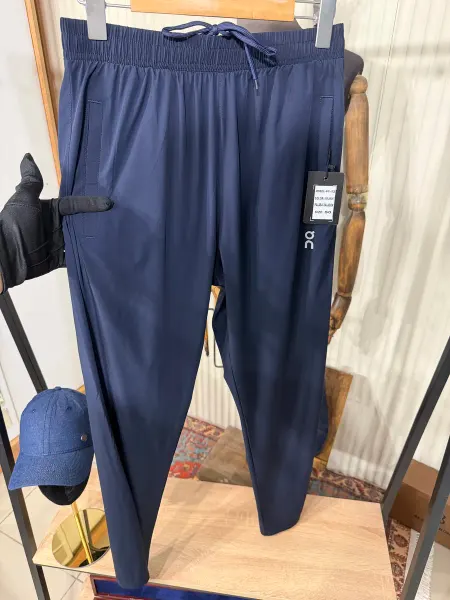 ARCTERYX Брюки спортивные On cloud