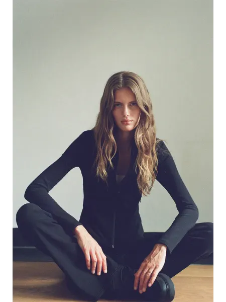 H&M Утепленная спортивная куртка рашгард Slim Fit
