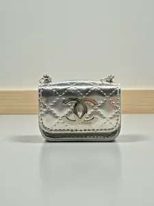 Чехол для AirPods Pro Chanel (реплика), экокожа с ремешком, стильный и удобный