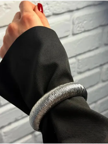 Alivia shop Ребристый браслет на руку