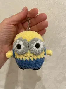 Вязаная игрушка Миньон ручная работа