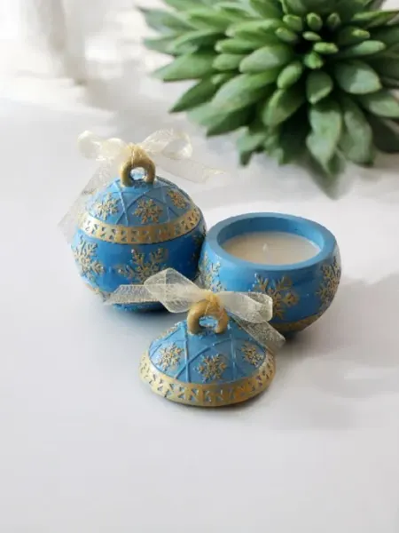 Bonia Hand Made Candle Свеча ARCTIC EMBER, в гипсовом стакане "Новогодний шар" 60мл