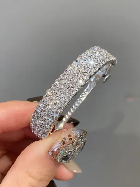 Beautiful detail Заколка-автомат для волос