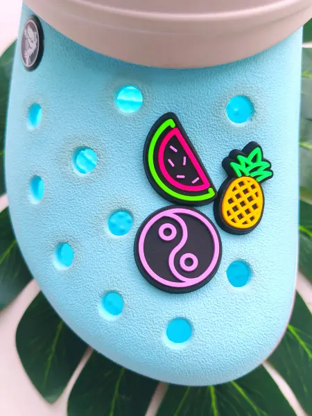 Fun_Jibz Джибитсы фрукты ананас арбуз на crocs черные