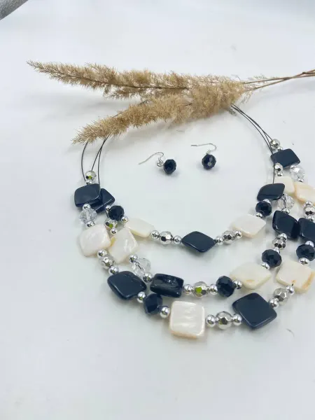 Brasleti_charm Бусы из чешского стекла и перламутра
