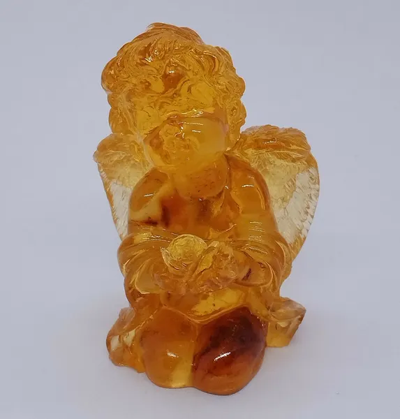 Янтарная фигурка Ангел с розочкой в ладонях, 30 г