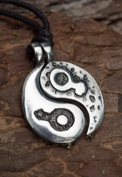Амулет TOTEM №24 "Инь-Ян" Сохраняет Любовь в паре, дает жизненную Энергию, помогает в сложных ситуациях, 27х27мм, металлический