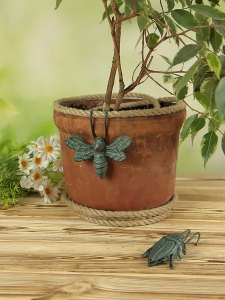 Фигурка декоративная Iron Garden "Пчела", украшение на кашпо навесное, металл, 8 x 8,5 см