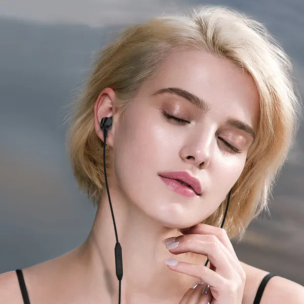 Проводная стереогарнитура Jack 3.5 Stereo K-Pop, черный, Deppa 44179-OZ/ Без заводской упаковки