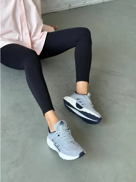 Кроссовки женские спортивные adidas