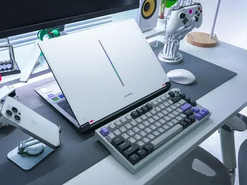 Colorful топ-2025, Colorful G16proHQ,16.3", IPS, QHD 300Hz/i9-14900HX/RTX5080/32G DDR5/2TSSD/белый Игровой ноутбук 16.3", Intel Core i9-14900HX, RAM 32 ГБ, SSD 2000 ГБ, NVIDIA GeForce RTX 5080 для ноутбуков (16 Гб), Без системы, белый, Русская раскладка