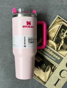 Термокружка для авто с ручкой и трубочкой Stanley / Стенли 40 OZ 1,18 мл / Цвет Ручка фуксия