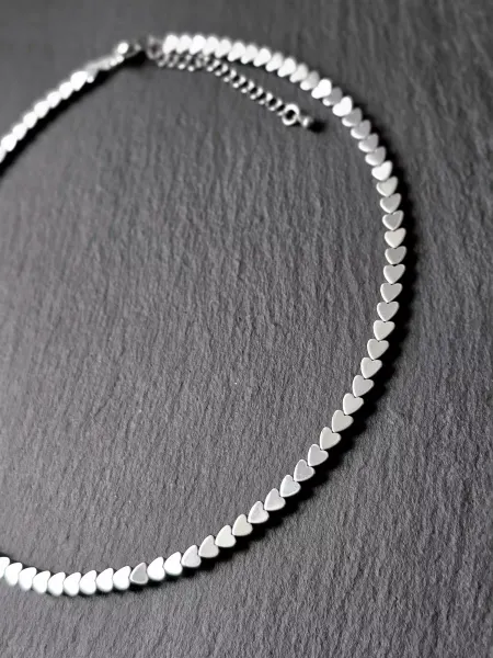 COLOR CUBE jewelry Чокер из натуральных камней сердечки