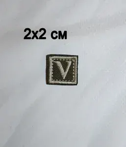 Шеврон "V" 2х2 см, на липучке (велкро), на кепку (хаки/светло оливковый), маленький