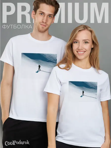 CoolSuvenir Футболка Лыжи Лыжник Идёт по снегу Лыжня
