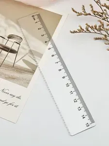Пластиковых линеек 15 см