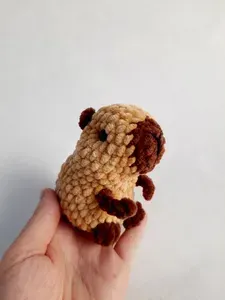 Капибара на подвеске из плюша. Амигуруми. Ручная работа.