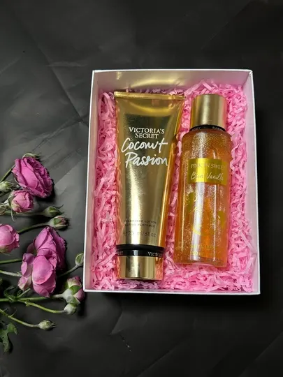 Подарочный набор парфюма Victoria's Secret лосьон и спрей-мист, 236 мл + 250 мл - Наборы косметики для ухода за телом