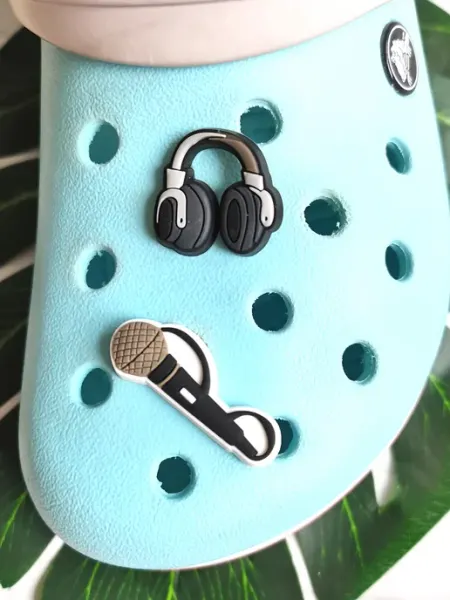 Джибитс на crocs микрофон наушники музыка Fun_Jibz