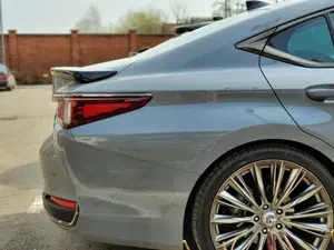 Спойлер Lexus ES седан 2018+ черный глянец +скотч / Лексус ЕС