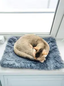 Лежанка для кошек меховая, 50х30см