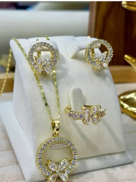 Комплект бижутерии Бабочка в круге с фианитами DIAMOND COLLECTION