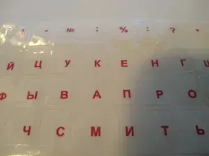 Наклейка русский шрифт для клавиатур универсальная, прозрачная основа, красные / фиолетовые русские буквы и символы, красный / фиолетовый, 1 шт.