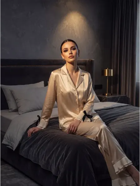 Шелковая пижама со штанами и рубашкой Murmuring Dreams