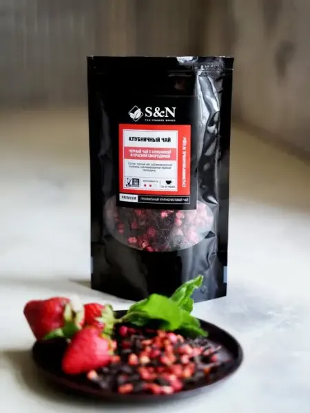 Чай с сублимированной клубникой и смородиной листовой S&N SNacks