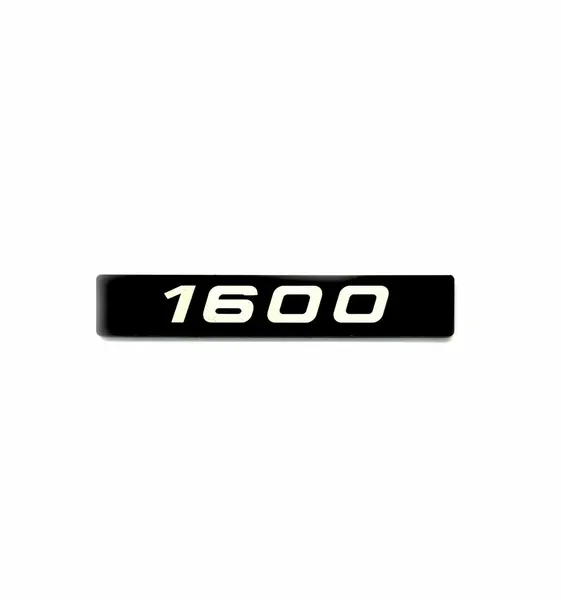 Эмблема, шильдик надпись 1600 для Лада 10x1,7см (черный, оргстекло) на ЗМ скотче 1 шт.